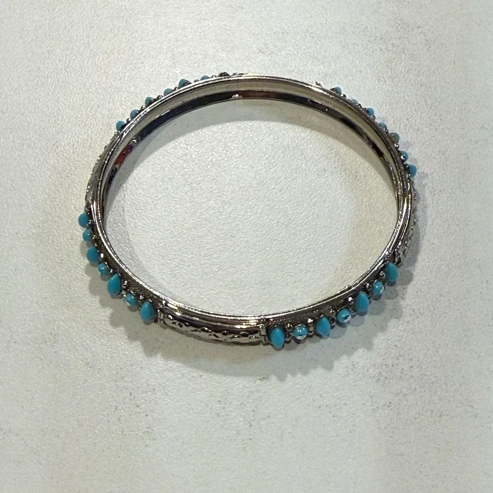 Vintage Style Silver Tone Bangle Bracelet Turquoise Cabochons Beaded Edge